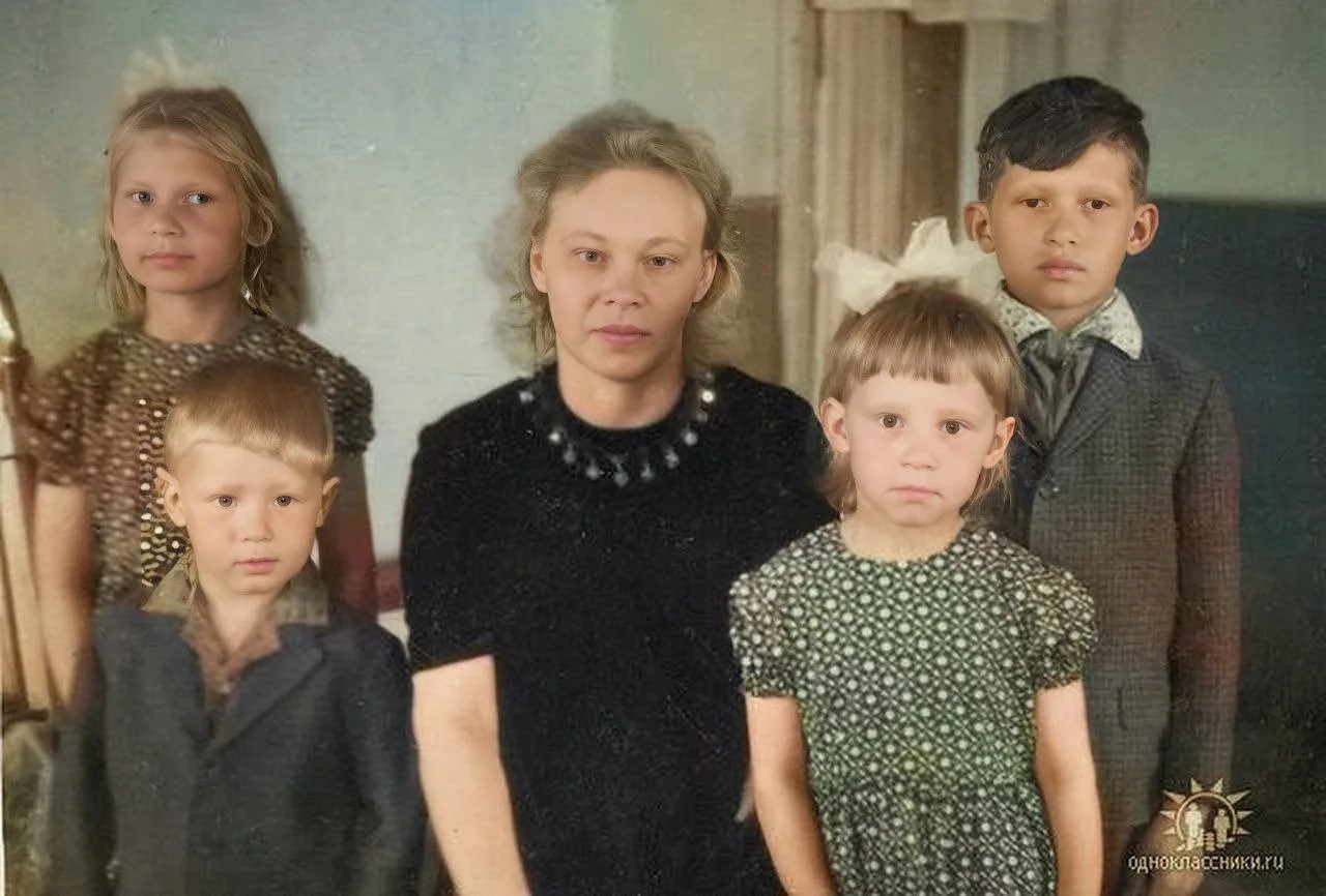 Юлия Фёдоровна Рублёва с детьми